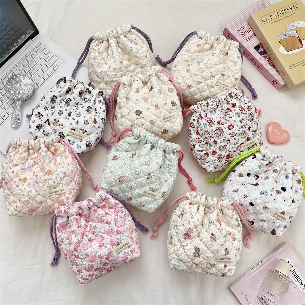 พร้อมส่ง🇹🇭 A118 กระเป๋าเก็บของลายการ์ตูนนูนบุผ้า ใส่เครื่องสำอาง สำหรับพกพาอุปกรณ์อาบน้ำและผลิตภัณฑ์ดูแลผิว