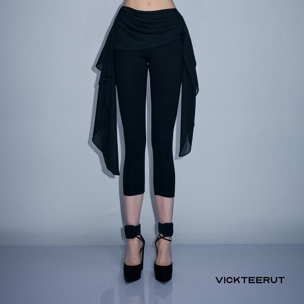 VICKTEERUT Skinny Capri Pants with Drape Detail กางเกงขาเต่อ ทรงสกินนี่ ตกแต่งเดรป
