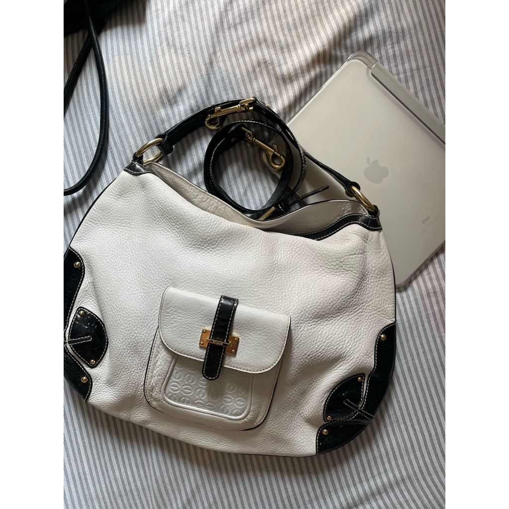 Esquire  ขึ้นไหล่หรือสะพายได้