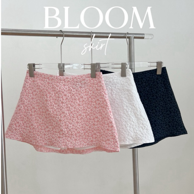 SHOP.POPO-Bloom skirt กระโปรงสั้นดีเทลลายดอกไม้นูน มีซับกางเกง
