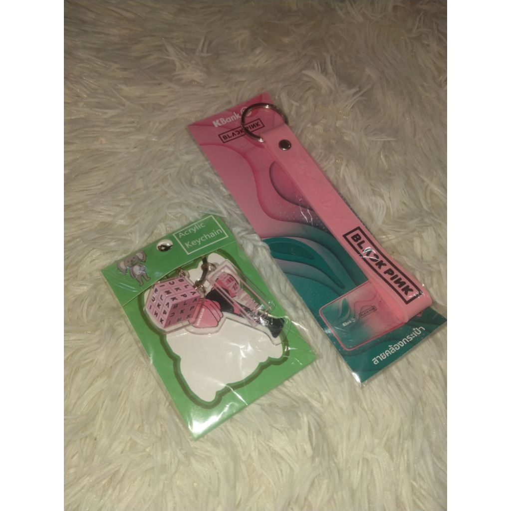 "ขายคู่"สายคล้องกระเป๋า KBank x BLACKPINK (Pink Edition)ปี2019 และ พวงกุญแจอะคริลิค BLACKPINK (Acryl