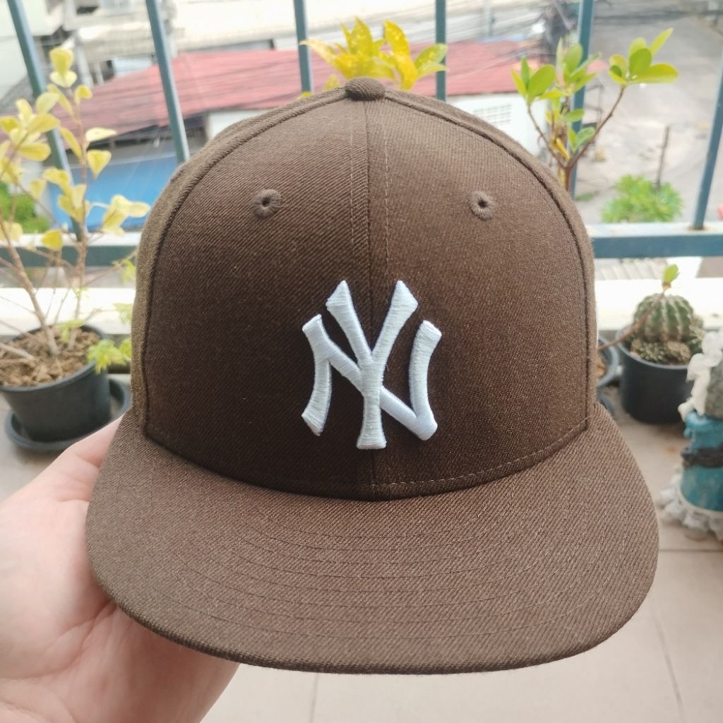 หมวก New Era MLB New York Yankees Brown 59FIFTY Low Profile 7 3/8 (58.7 cm.)
