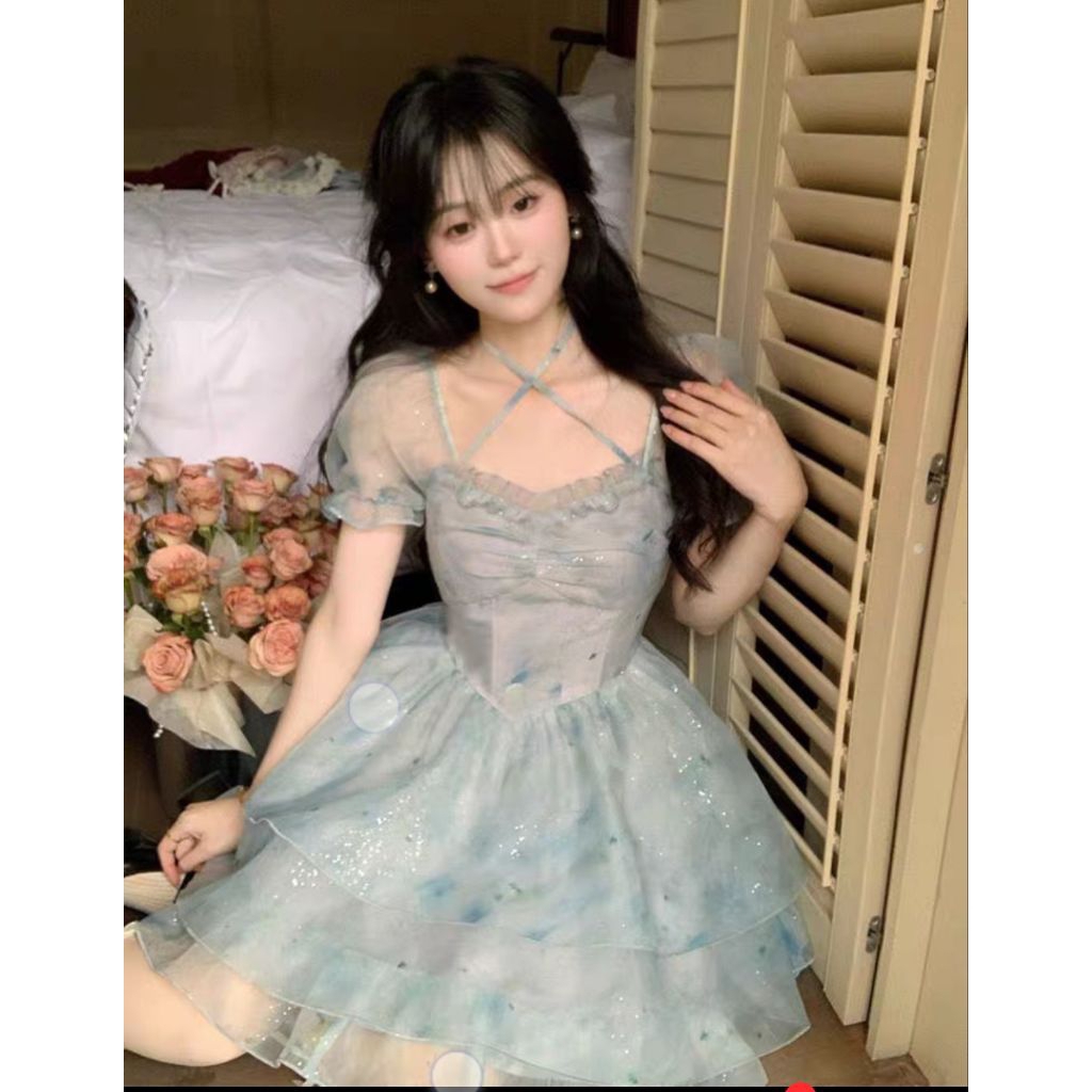 เดรสสั้นทรงพอง ดีไซน์หวานละมุน แต่งโบว์ 
ทรงเข้ารูปช่วงเอว ลุคเจ้าหญิงน่ารัก ใส่แล้วดูอ่อนหวาน มีเสน่ห์ 🎀✨