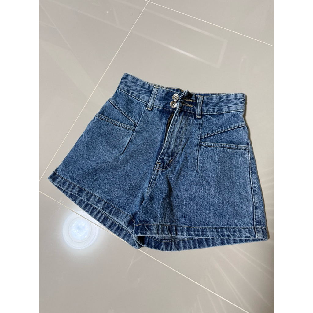 ส่งต่อ : กางเกงยีนส์ขาสั้น SARAN มือ2