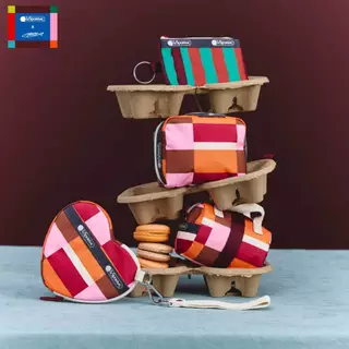 Lesportsac Square Cosmetic Small Bag กระเป๋าใบเล็กเครื่องสำอาง Style 6701