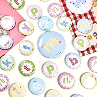 เข็มกลัด ตัวอักษร A-Z ขนาด 58 mm. Alphabet Button Badges | STICKO BUFFET