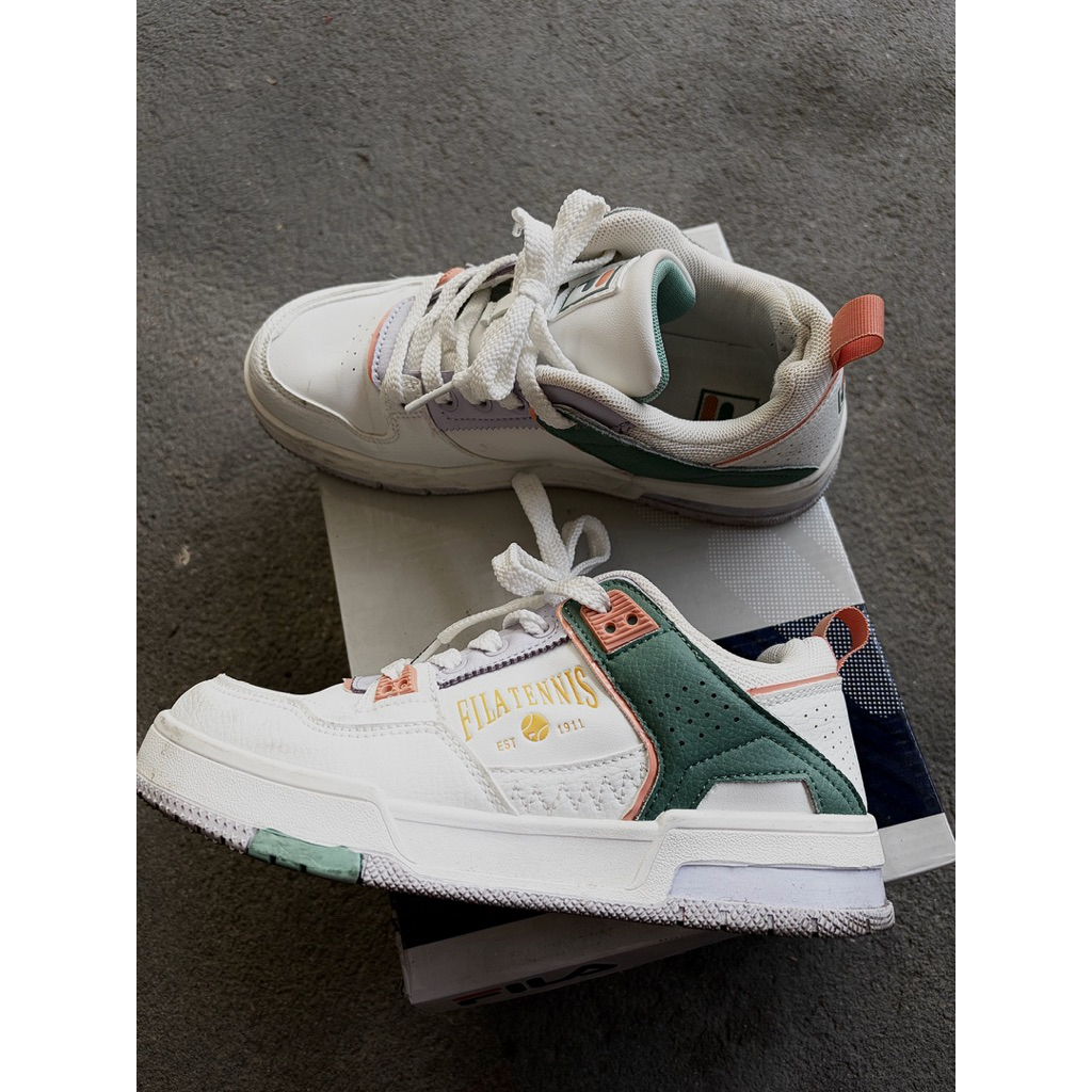 รองเท้าผ้าใบFILA มือสอง