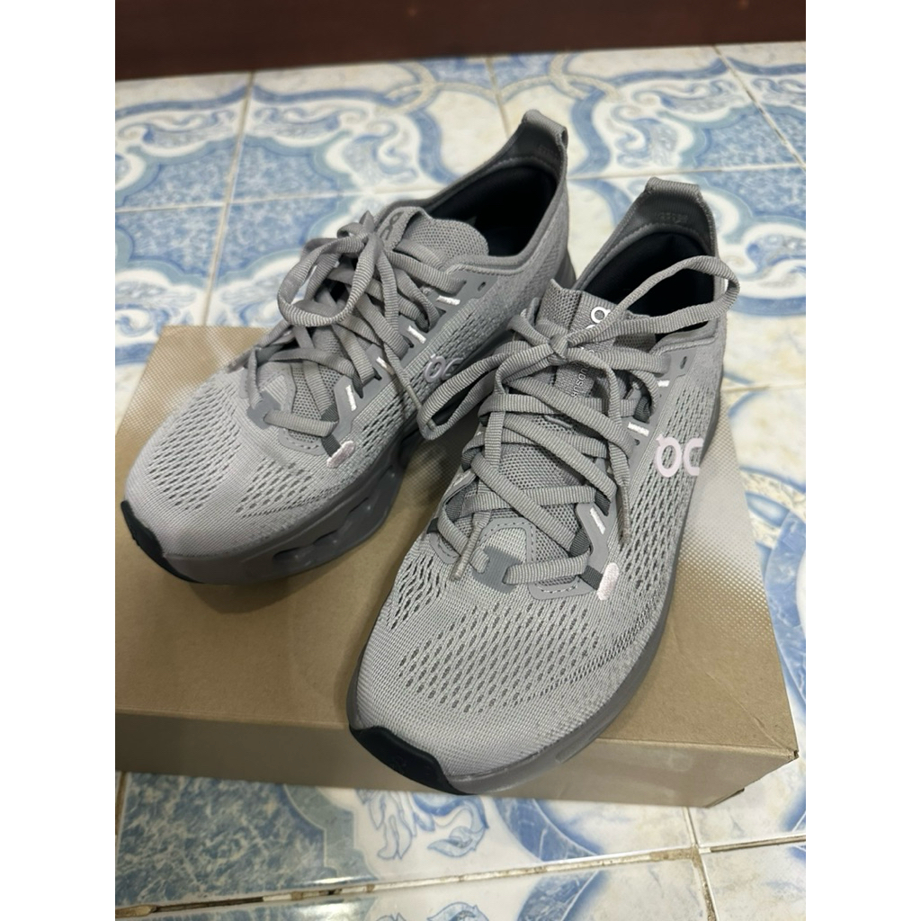 รองเท้าวิ่ง On cloud Cloudsurfer Max ผู้หญิง มือสอง สภาพนางฟ้า uselikenew