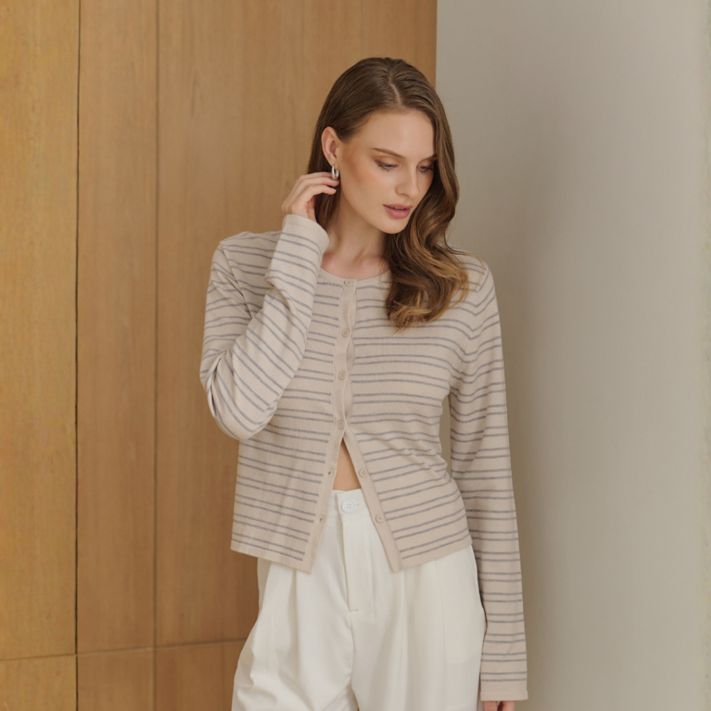 Withit Striped knit cardigan with W patch เสื้อคาร์ดิแกนแขนยาวลายทางหน้าร้อน - OTW20791