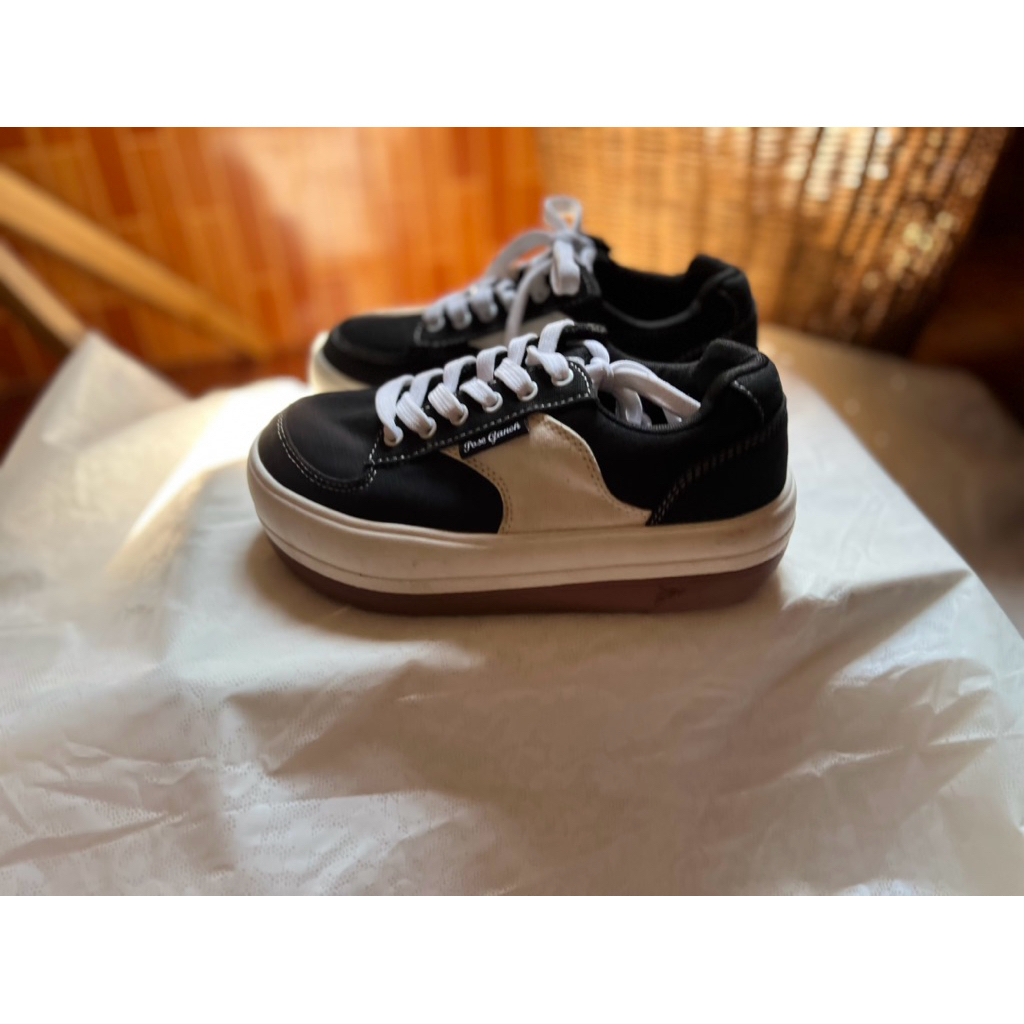 Pose ganch รองเท้าผ้าใบเกาหลี