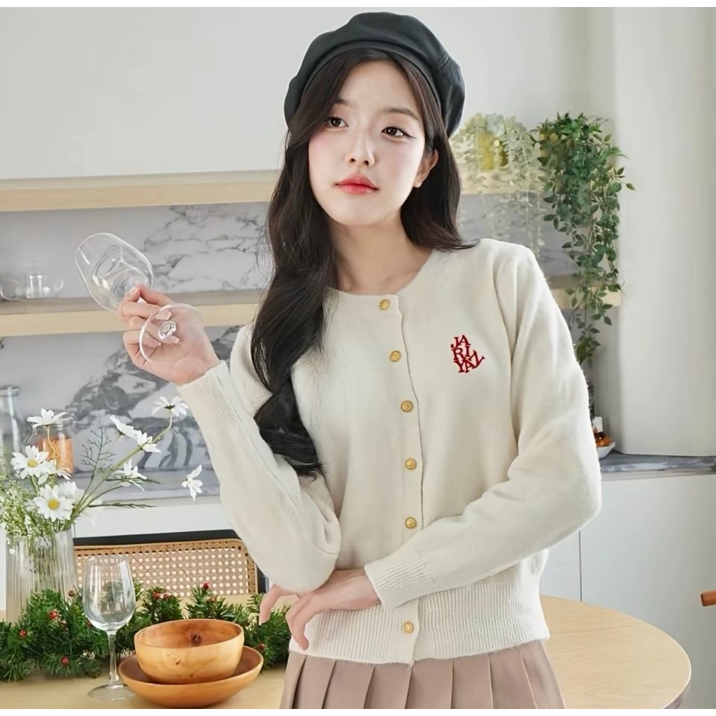 เสื้อคาดิแกนJarinyaมือ1สีครีมปักแดง