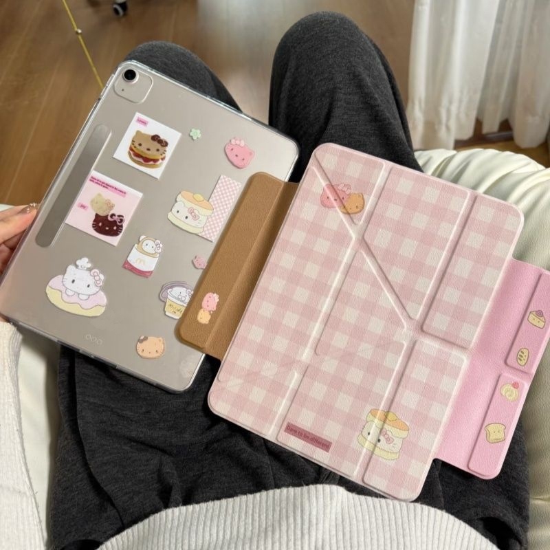 พร้อมส่ง เคสiPad พับรูปตัว Y Hellokitty Pro13 2025 Air8 11 Gen12 Gen11 Air7/6 11 ลายสก็อต เคสไอแพด