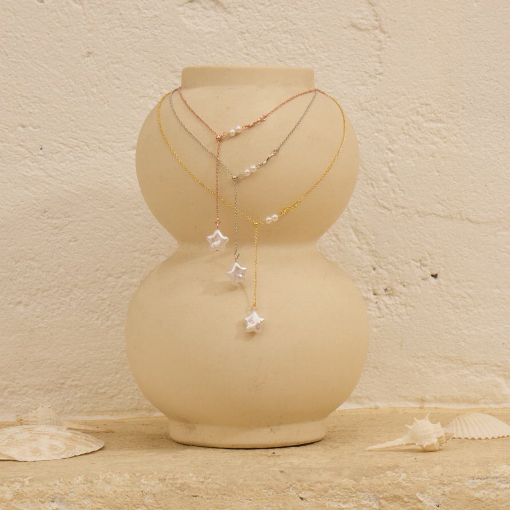 Petite Coral Star Necklace สร้อยคอไข่มุกรูปดาว