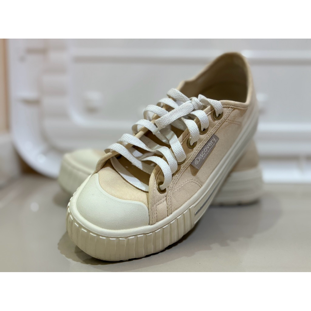 รองเท้าผ้าใบมือสอง Discovery Expedition ไซส์ 38 EUR (24 cm) สีครีม เอิร์ธโทน สายมินิมอล