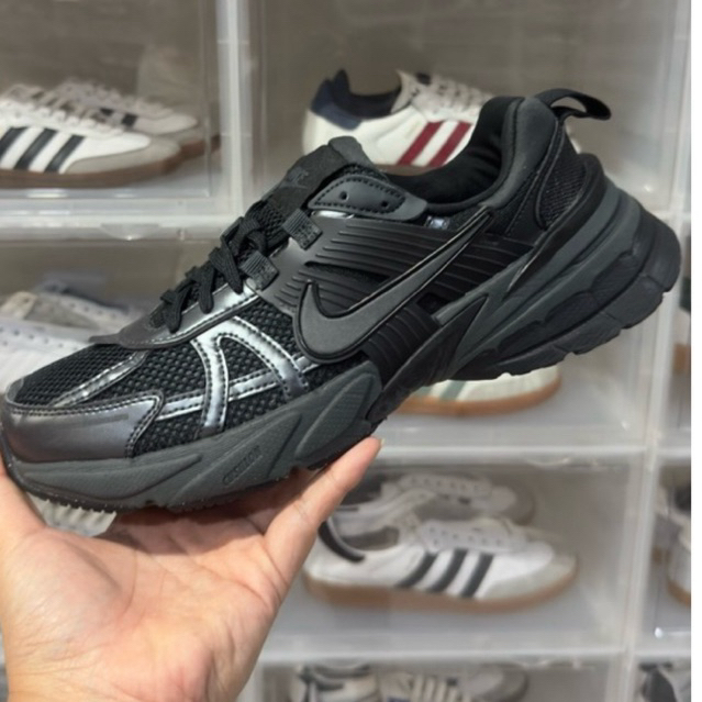 รองเท้าของแท้ 💯% มือสอง V2K Run