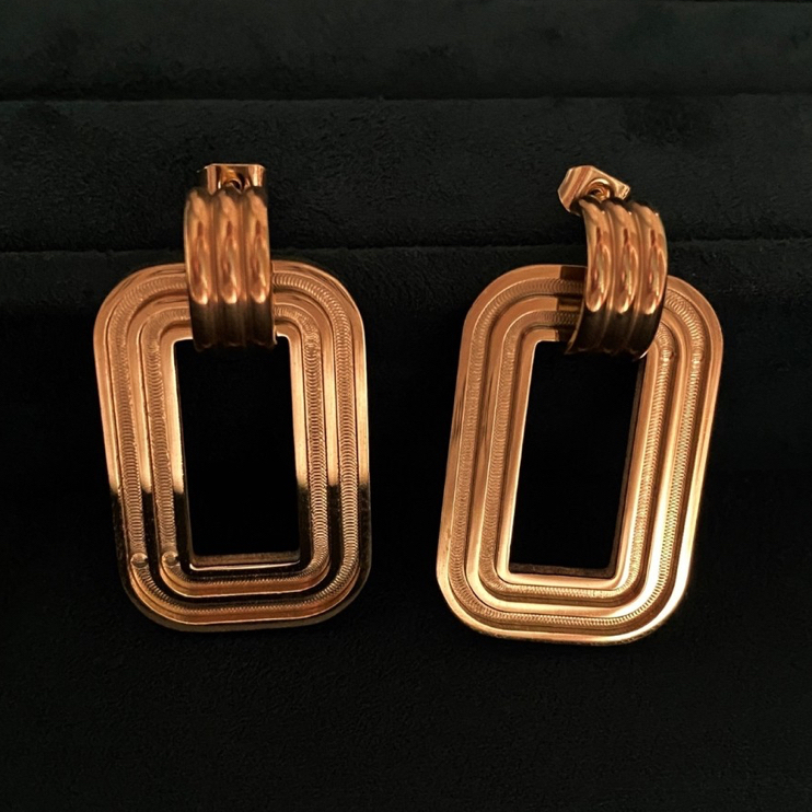 Valencia Haus • WENDY EARRINGS • [ต่างหูทรงเหลี่ยม สแตนเลสสีทอง กันน้ำ ไม่ลอกไม่ดำ]