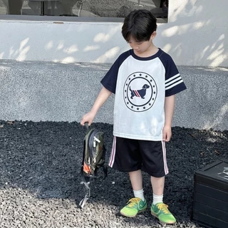 เซ็ตสำหรับเด็กผู้ชาย: เสื้อยืดแขนสั้นลายลูกสุนัข + กางเกงขาสั้น สไตล์เกาหลีสุดเก๋ สวมใส่ได้หลายชิ้นอย่างทันสมัยและลำลอง