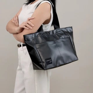 กระเป๋าสะพาย ผ้าใบ กันน้ำ ใส่ของ Laptop Tablet IPad CURVE BAG KIDNAP ME.