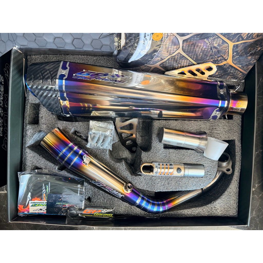 Ống Gp racing full titanium thẳng mẫu Forza350 Xmax mới năm 2026, đầu carbon, tặng áo 1 chiếc, giá bán lẻ 24,900