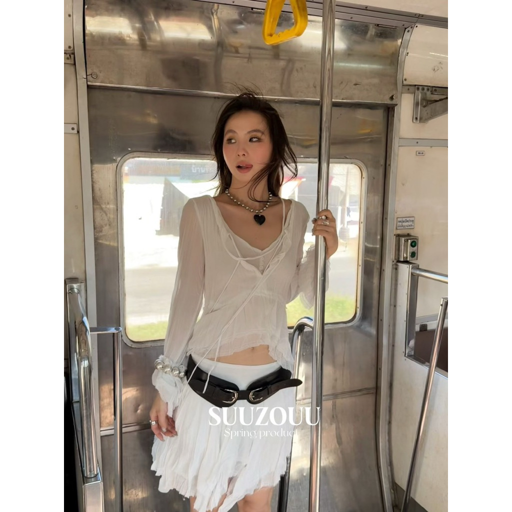 📍พร้อมส่ง ขาว📍#SU112 26C🇰🇷เสื้อคอวีกว้าง แขนยาว แต่งกระดุม และเชือกช่วงอก ผ้ามีเทกเจอร์เป็นรอบยับ Tag MMfish🇰🇷