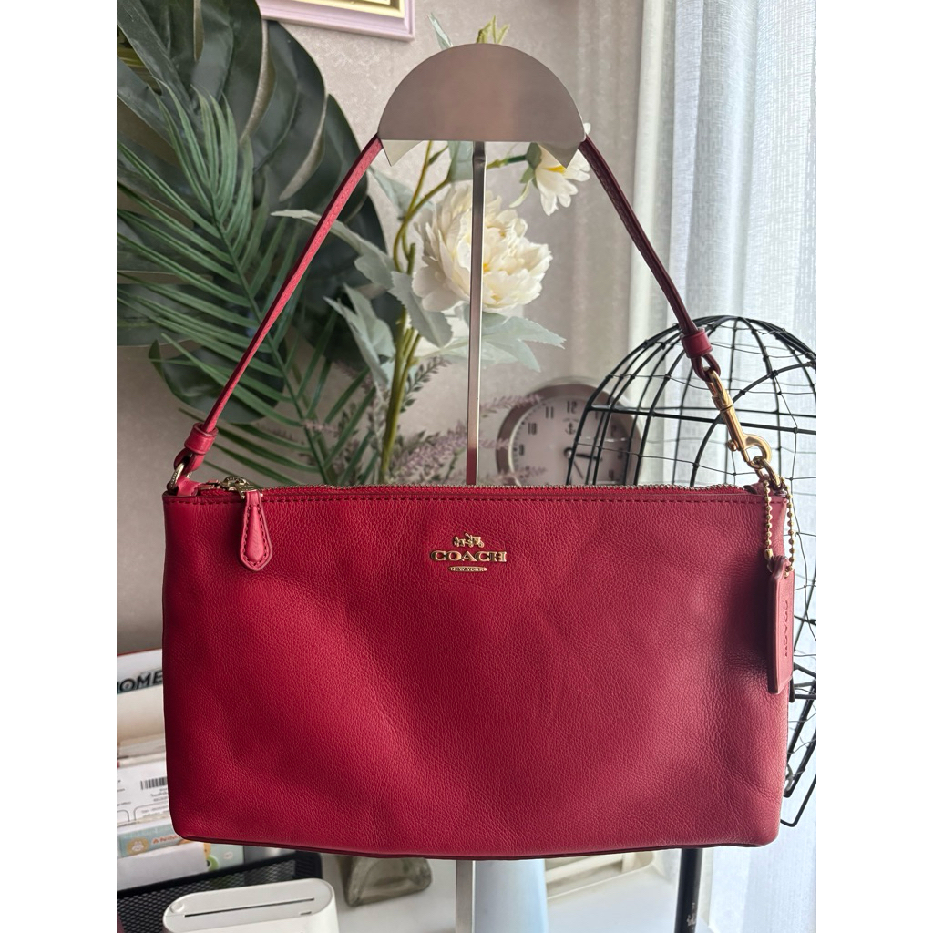 กระเป๋าสะพายไหล่ Coach Lewis Shoulder Bag สีแดง (Red) F80058 หนัง Pebble แท้ สวยหรู สภาพดี ของแท้ 10