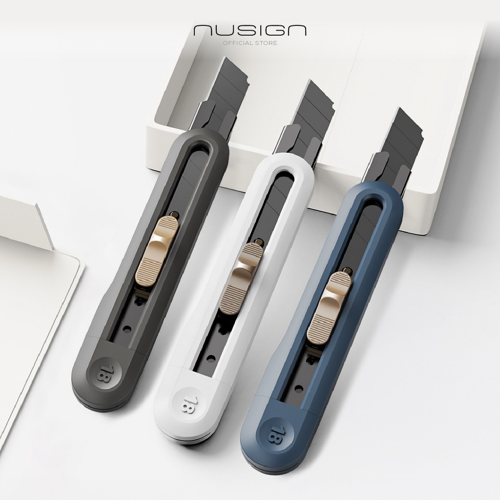 (Nusign) คัตเตอร์คาร์บอน รุ่นNS062 ยาว18cm. สำหรับตัดกระดาษ คม ทนทาน ทรงสวย (จำหน่าย 1 ชิ้น)