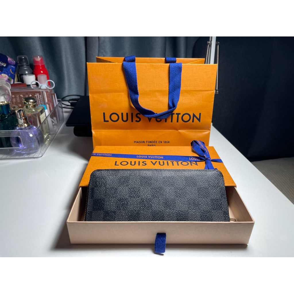 กระเป๋าสตางค์ louis vuitton