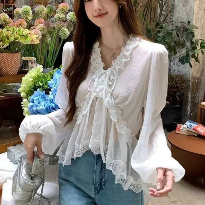 sr38 เสื้อชีฟองคอวีแต่งแถบลูกไม้งานสวยผ้าเบาสบายใส่ไม่ร้อนดีเทลหน้าสั้นหลังยาวดีไซน์แขนพองๆดูน่ารักงานป้าย SIRI อก 38"