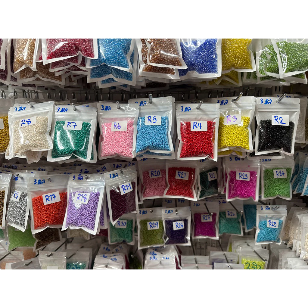 ลูกปัดเม็ดทรายสีพื้น ยี่ห้อR 70กรัม 20บาท