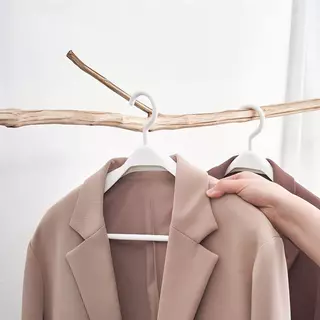 As Well As ไม้แขวนเสื้อสูท บ่าไหล่กว้าง สีขาว มีแผ่นกันลื่น