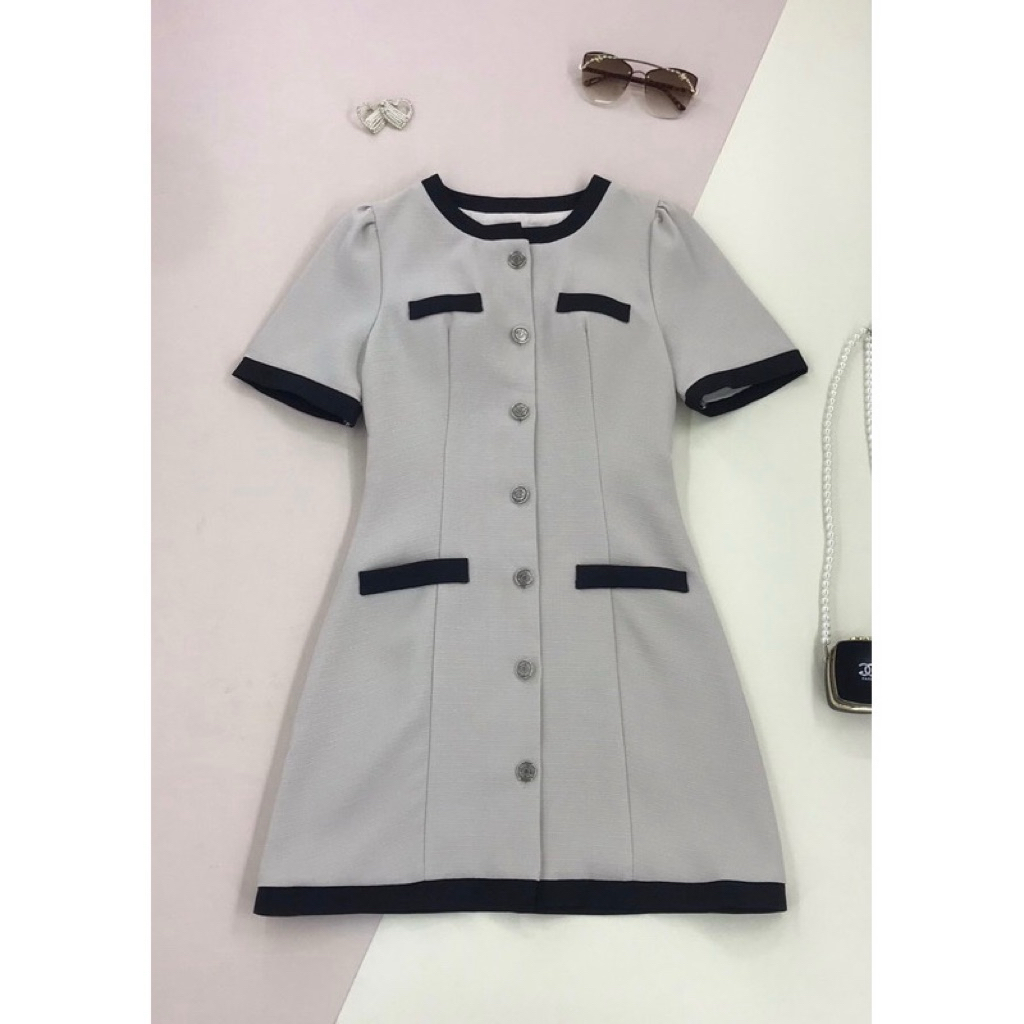 ส่งต่อ [LISA] size S ชุดเดรสกระโปรงแขนสั้นแต่งกระเป๋ากระดุมหน้า ใส่ออกงาน เที่ยว คาเฟ่