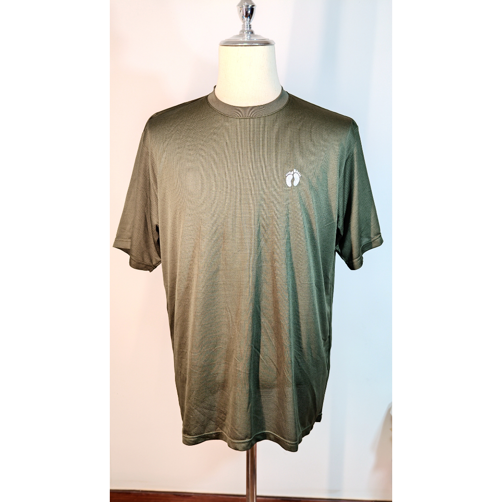 Hang Ten:เสื้อยืดผู้ชายสีเขียวทหาร สไตล์ Tactical Outdoor แห้งไว ระบายอากาศดี ผ้าเบา ใส่สบาย สายลุย
