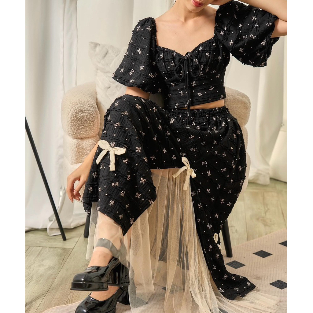 Linenne studio ชุดซ็ตเสื้อและกระโปรง