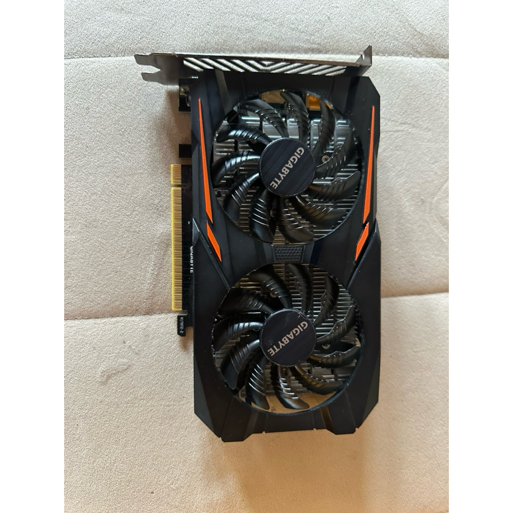 GTX1050ti ไม่ต่อไฟ และต่อไฟ 2 พัดลม สภาพสวยพร้อมใช้งาน