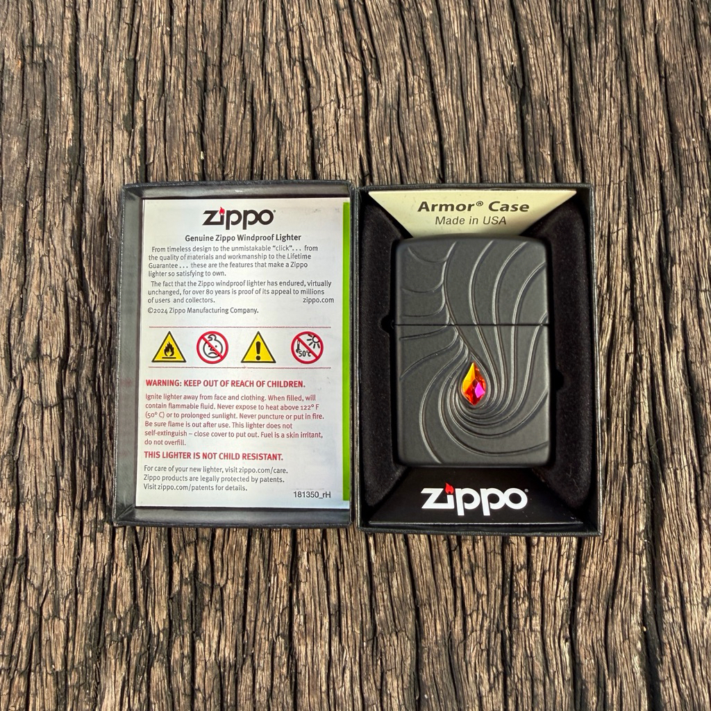 ไฟแช็ก Zippo รุ่น 46777 Armor Crystal Waves Design