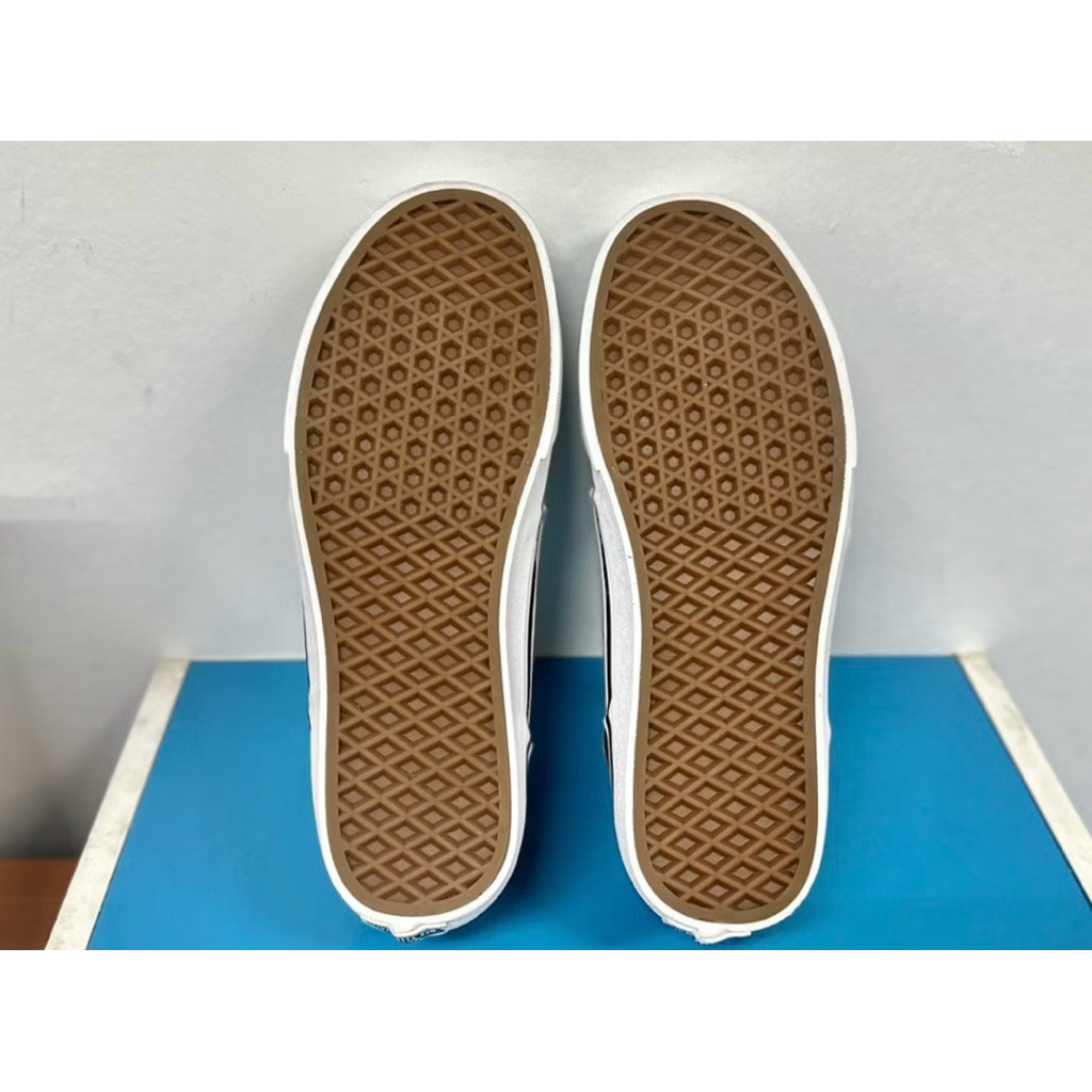 รองเท้ามือสอง✌️ V  .@n  s 🐺 size: 40.5/26