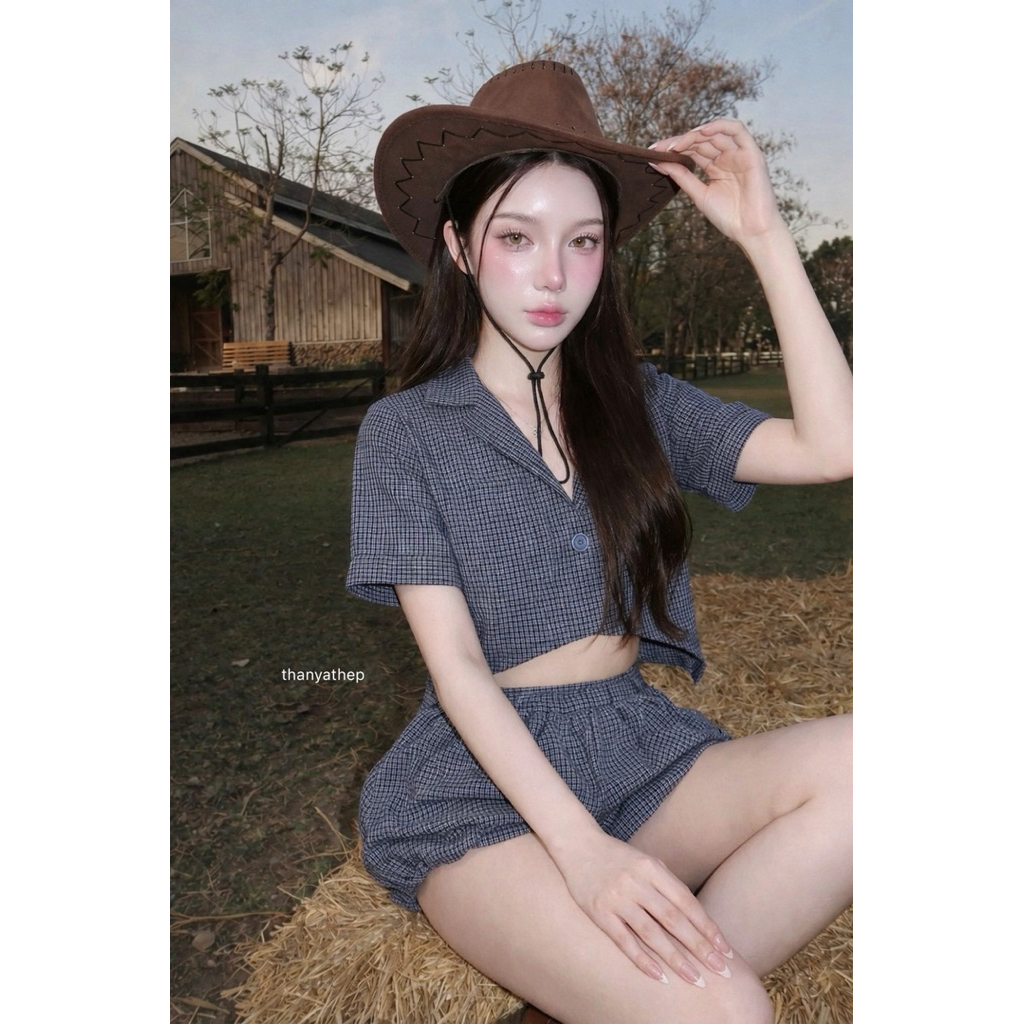 Phapassz - เซท 2ชิ้น เสื้อเชิ้ตหน้าสั้นหลังยาว ลายสก้อตมาพร้อมกางเกงขาสั้นบอลลูนงานเนื้อผ้าอย่างดี #Thanyathep