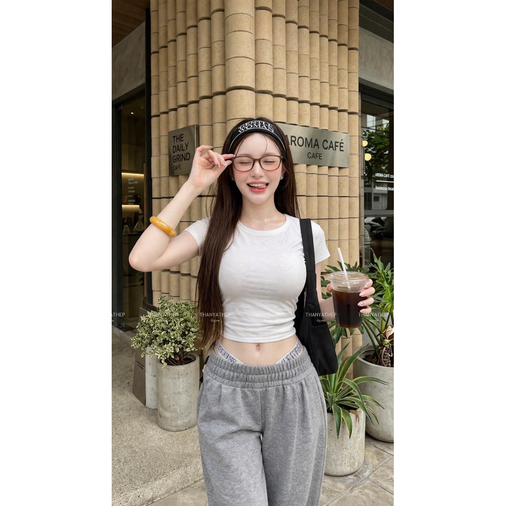 #Thanyathep เซท2ค่าสาววว จึ้งมากนะเอาจริง เสื้อครอปขาว ผ้ายืดเด้ง น้องมาคู่กางเกงวอมตัวปัง แต่งยางเอวตัวดังค่า