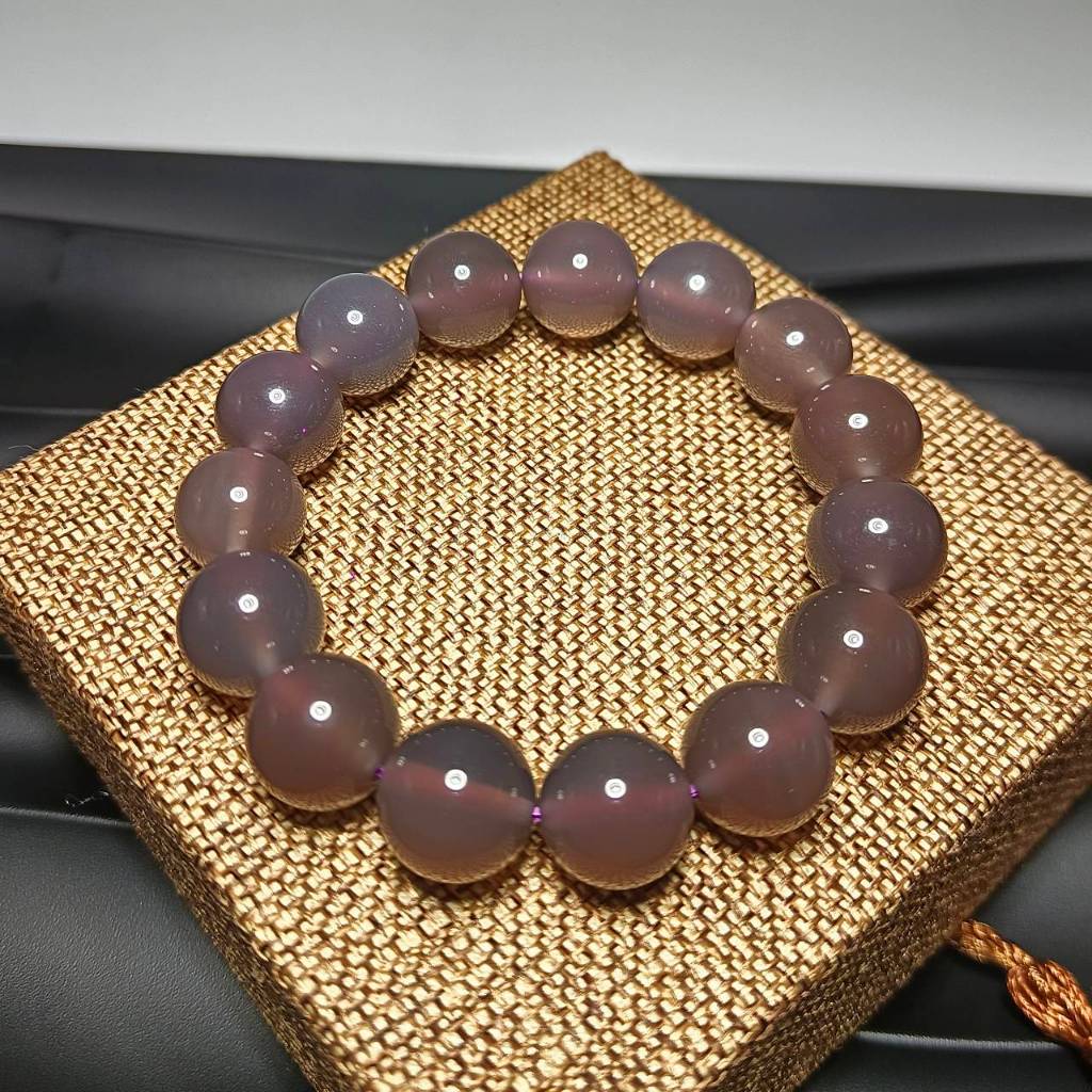 สร้อยข้อมือหิน คาลซิโดนีสีม่วงอมเทา (Lavender/Grey Chalcedony)“อัญมณีแห่งการอวยพร”