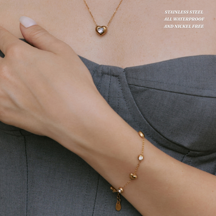 Valencia Haus • PHOEBE BRACELET • สร้อยข้อมือหัวใจสลับเพชร สีทอง สแตนเลส กันน้ำ