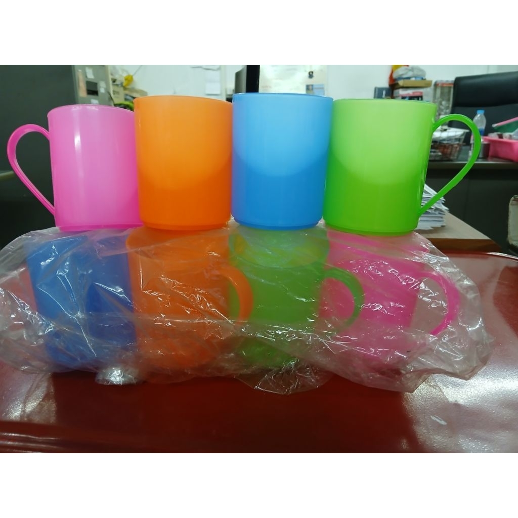 ชุดแก้วน้ำ พลาสติก คละ 4 สี