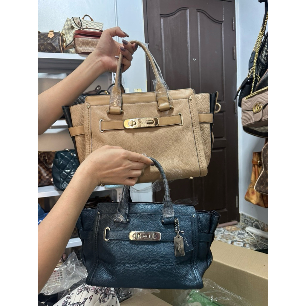 Coach  buberry ของแท้ 💯 กดสั่งซื้อได้เลย