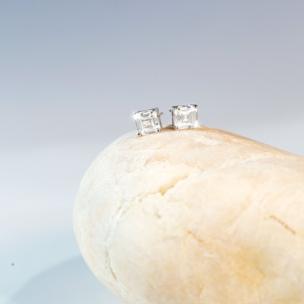 SWAN - Princess Earring M ต่างหูเงินแท้ ฝังเพชรคิวบิกเซอร์โคเนีย เรียบหรู คลาสสิก ใส่ได้ทุกโอกาส