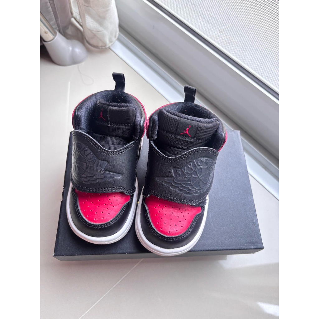 รองเท้าผ้าใบเด็ก Nike Jordan 1 retro OG - US6 (มือสอง)