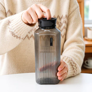 BaanE ขวดน้ำพลาสติก 2 ชิ้น ความจุ 1,700 ml. มีฝาปิด เทน้ำได้สะดวก ขวดน้ำ