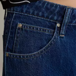 Mc JEANS (แม็คยีนส์) Online Exclusive กางเกงยีนส์ผู้หญิง กางเกงยีนส์ทรงปลายขากว้าง เอวกลาง สียีนส์ฟอกกลาง MFWP264