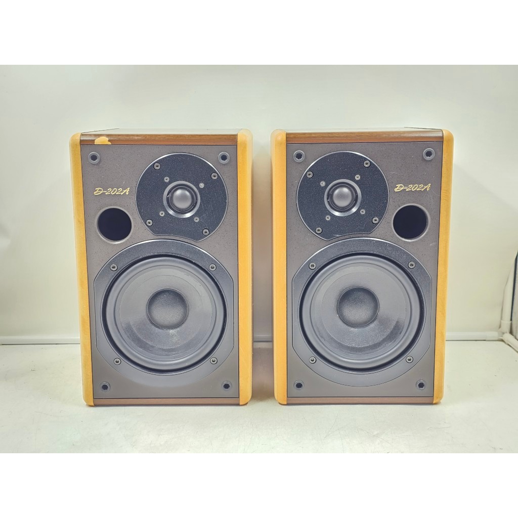 BJ3 ลำโพงญี่ปุ่นมือสอง 1 คู่ (830) ONKYO D-202A 80W 6 โอห์ม Woofer 5.5 นิ้ว Size ตู้ 20.5x22x33CM ไม