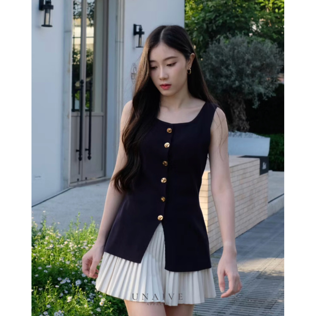 ส่งต่อ[UNAIVE] Aristocrat Top เสื้อเวส ผ้าไหมพรม สีดำ(แถมกระโปรงพลีทสีครีมให้ฟรี)