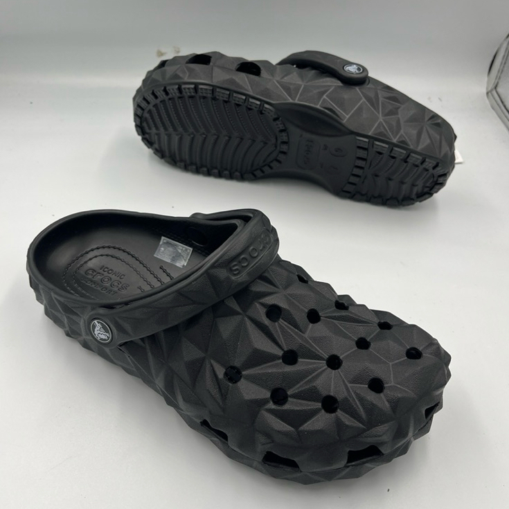 รองเท้าแตะ Crocs Clog เบอร์36ถึง45ใส่ได้ทั้งผู้หญิงทั้งผู้ชายนิ่มใส่สบายไม่แข็งไม่เจ็บนิ้วเท้า