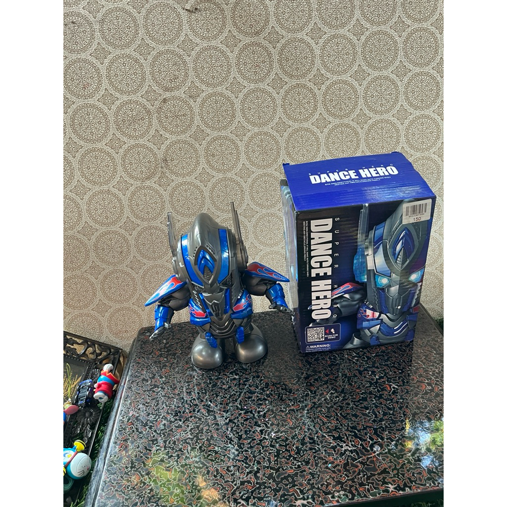 Dance Hero รุ่น Optimus Prime จากแฟรนไชส์ Transformers